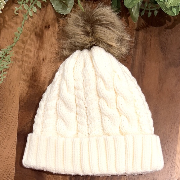 NWT Timberland Heavy Cable Knit PomPom Beanie with Fleece Lining in Ivory - Picture 2 of 6